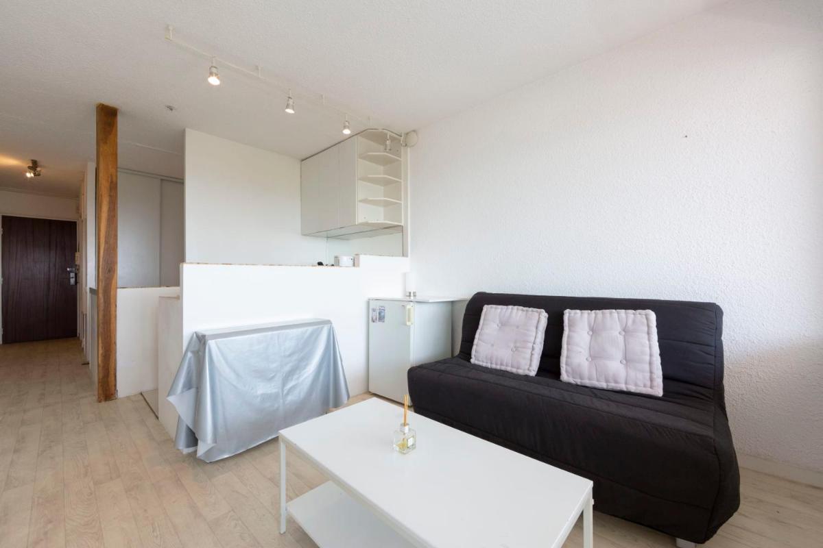 Studio with a 12 m2 terrasse sea view in Antibes Juan les Pins view 5