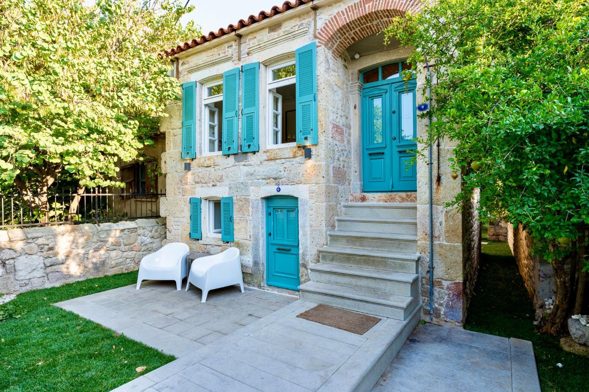 MINIQ HOMES 102 - Historical Stone House with Garden Cinema view 2