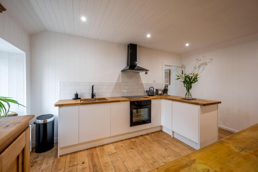 Spacious & Stylish StoneHous Cottage view 2