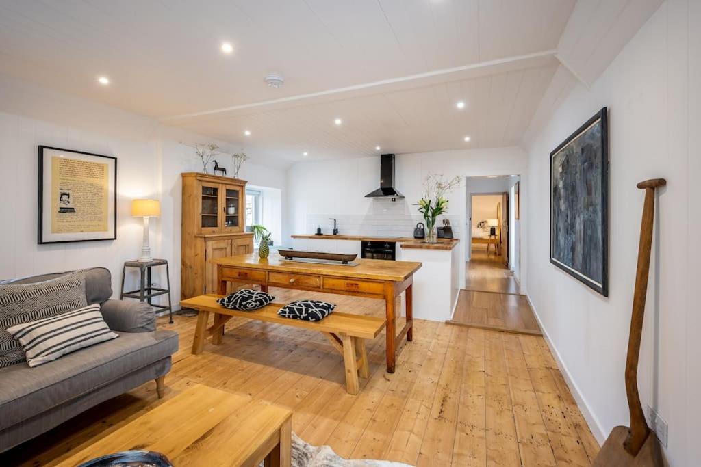 Spacious & Stylish StoneHous Cottage view 5