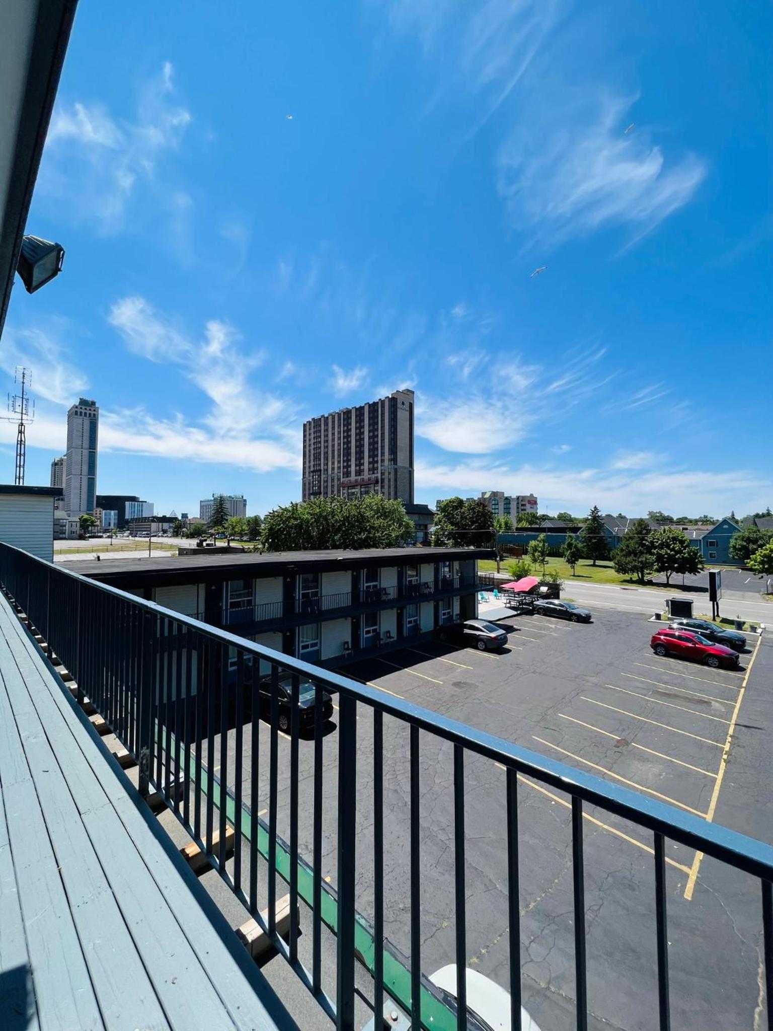 Fairway Inn by the Falls - Image 4