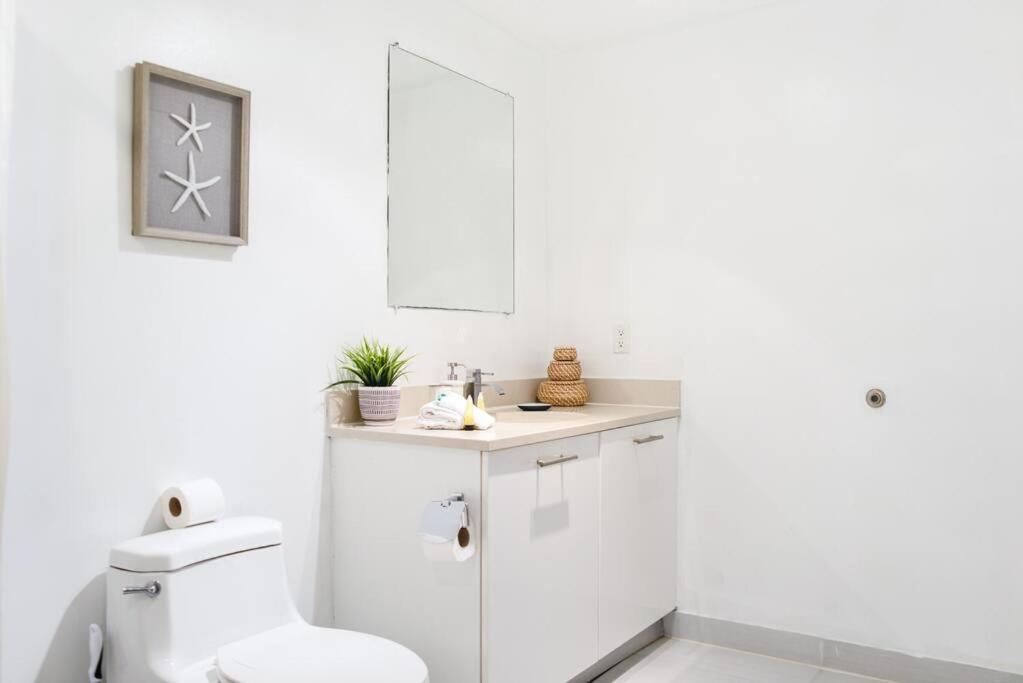 Relax Apt-With Pool At Midblock Miami