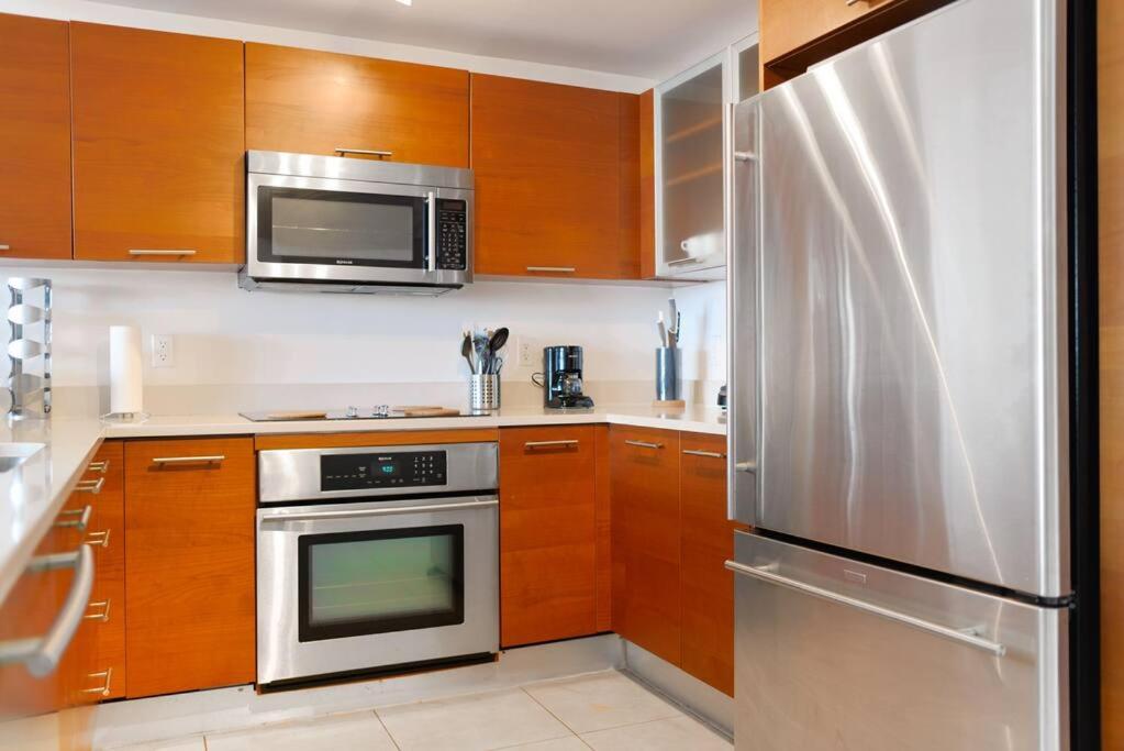 Relax Apt-With Pool At Midblock Miami