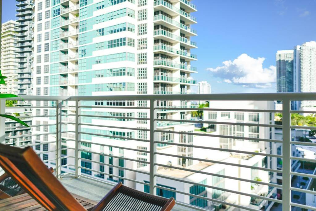Relax Apt-With Pool At Midblock Miami