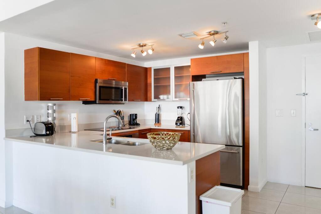 Relax Apt-With Pool At Midblock Miami