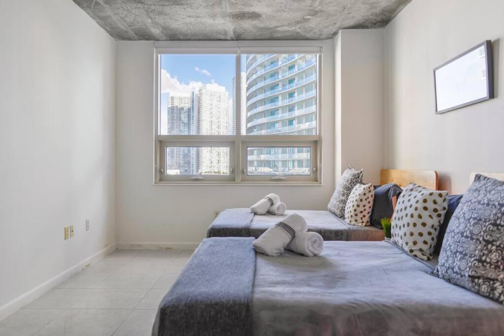 Relax Apt-With Pool At Midblock Miami