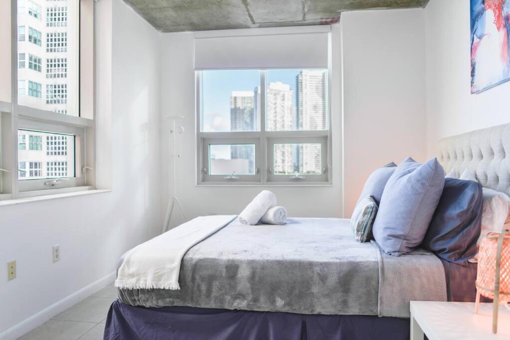 Relax Apt-With Pool At Midblock Miami