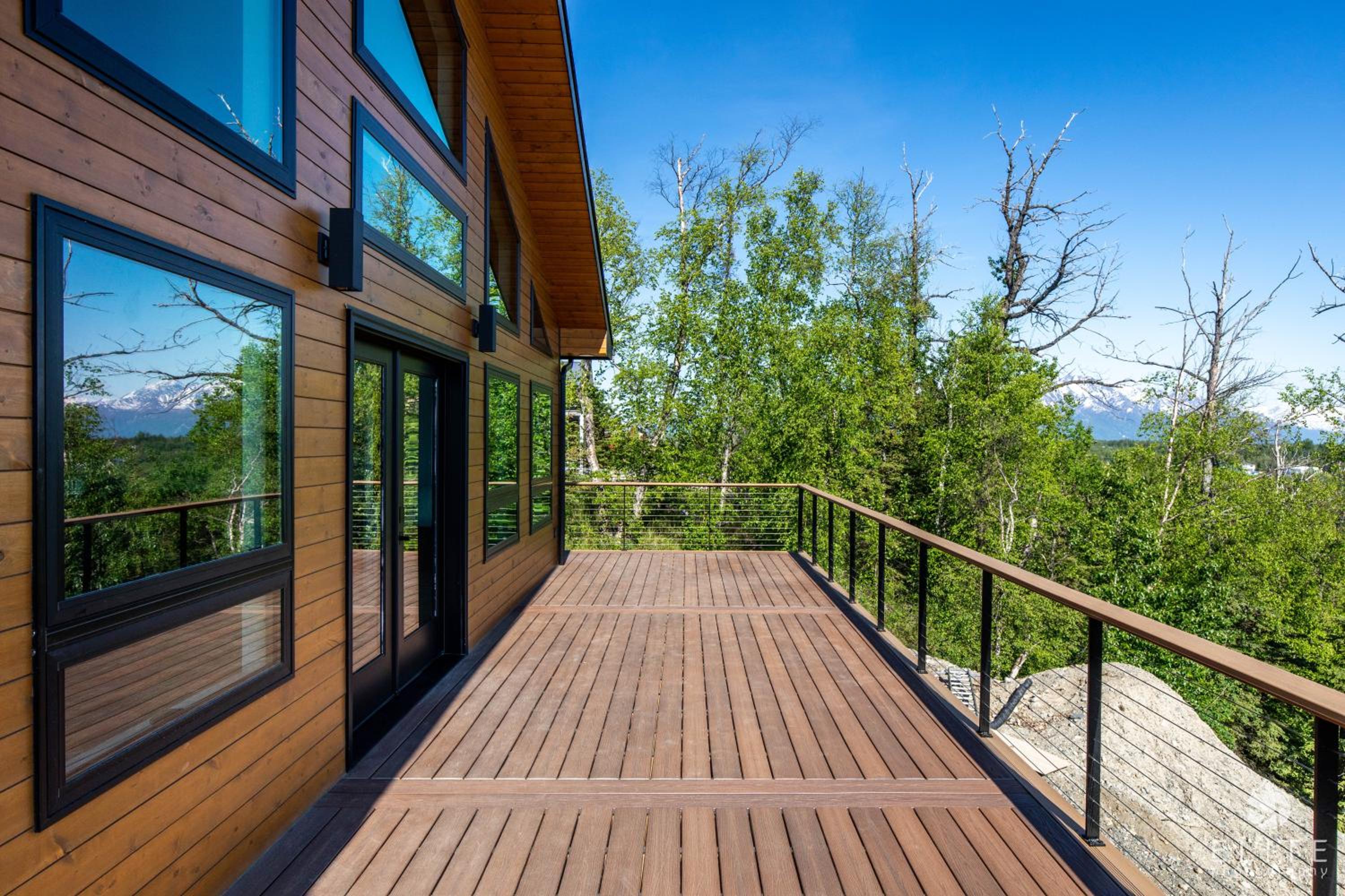 Luxury Living at The Eagles Perch Palmer AK