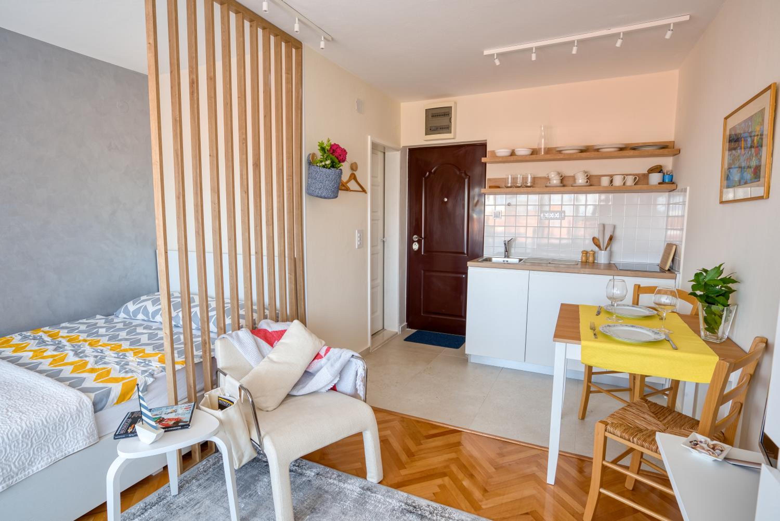 Cozy studio in Petrovac with sea view view 2