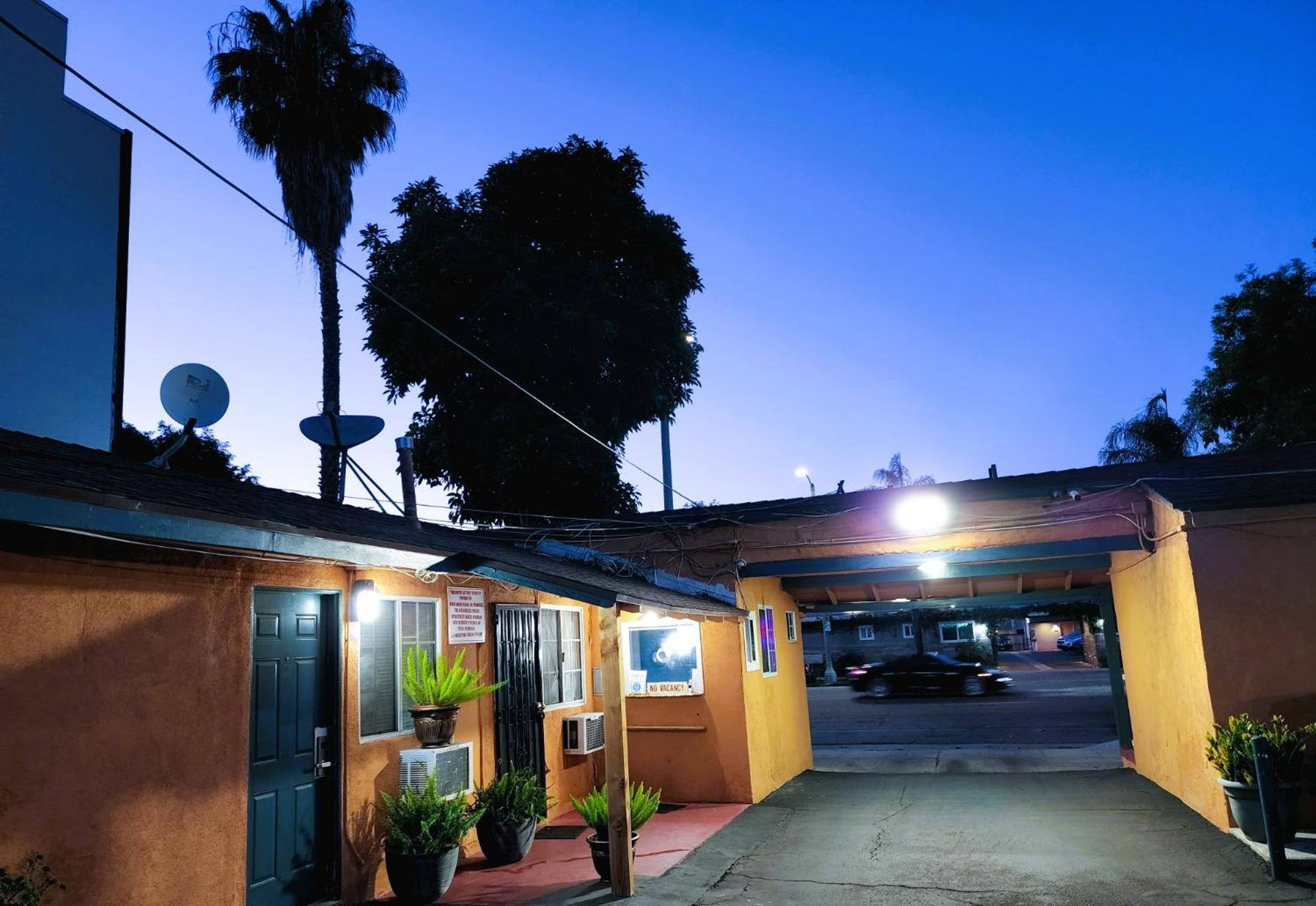 Los Angeles Vacations - DAY N NIGHT INN - Near Universal Studios Hollywood - Property Image 24