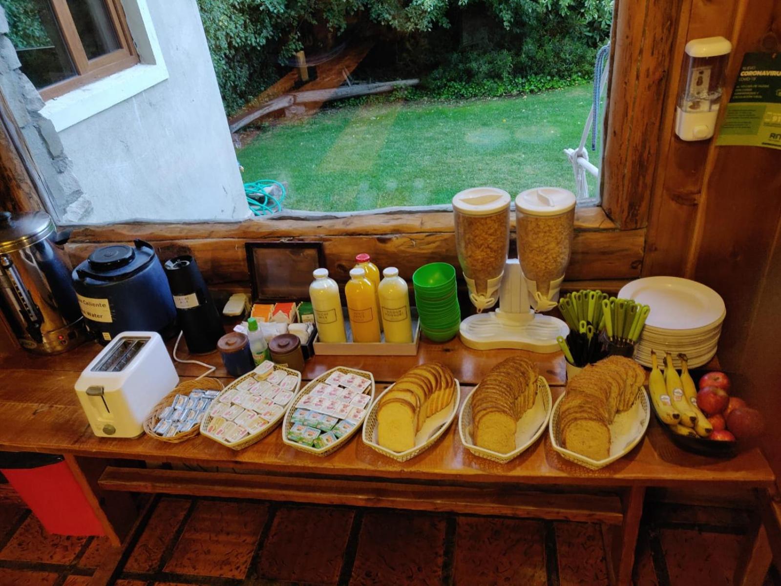 Periko´s Youth Hostel