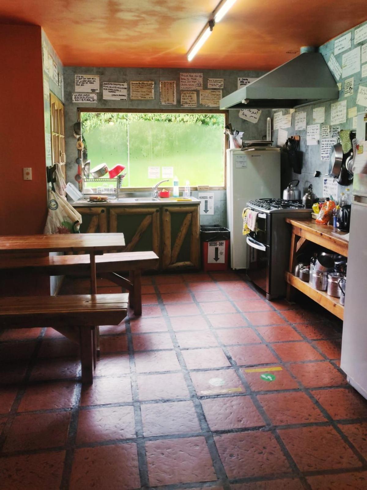 Periko´s Youth Hostel