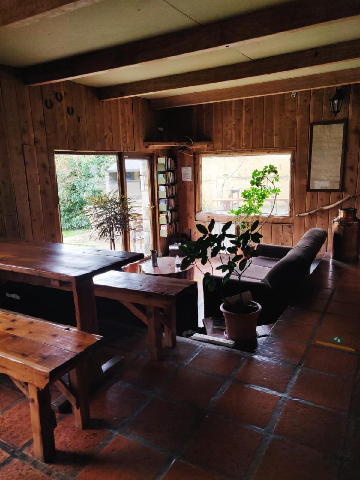 Periko´s Youth Hostel