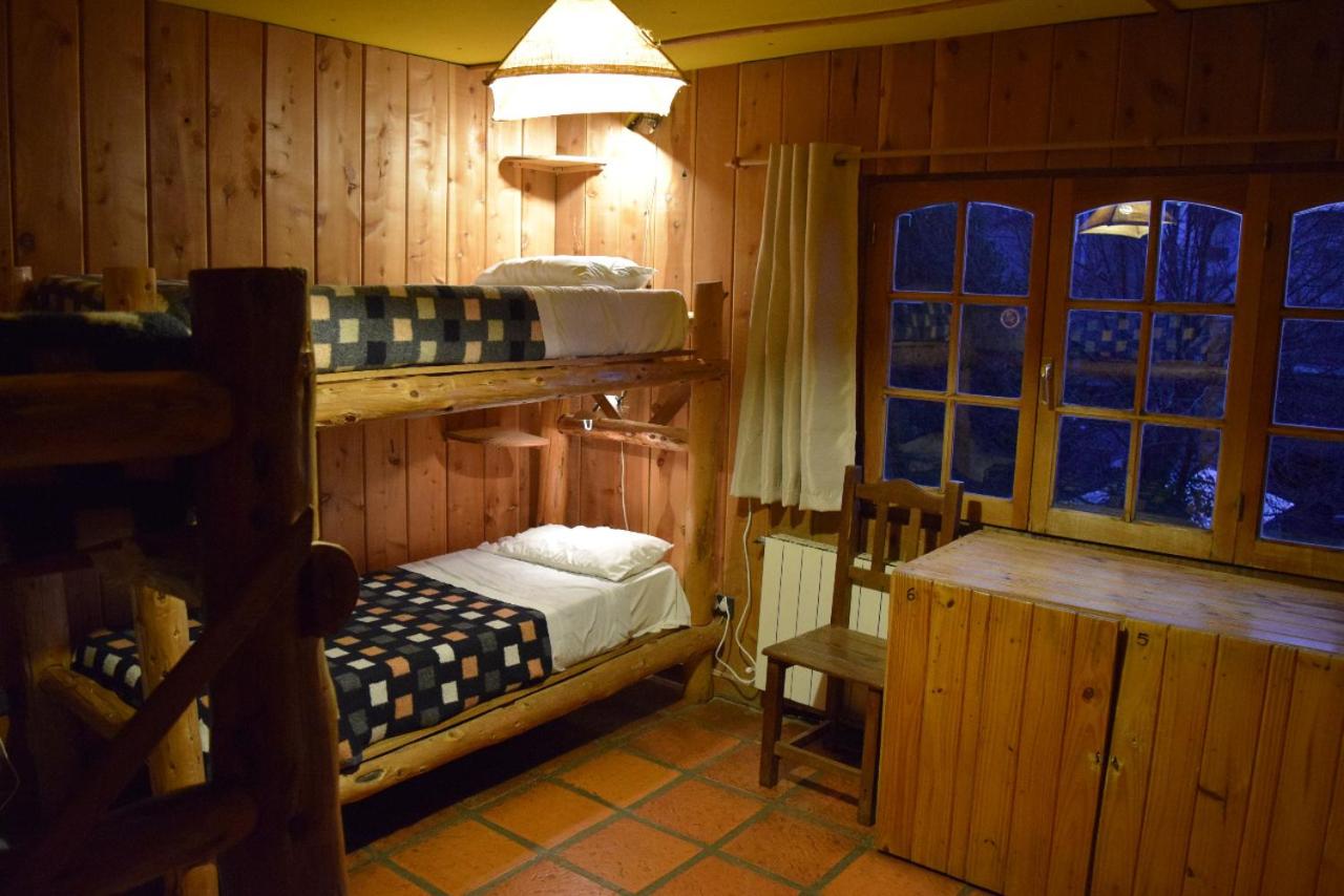 Periko´s Youth Hostel