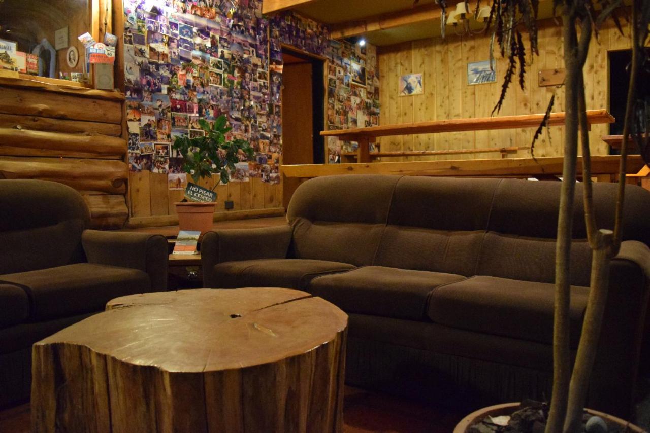 Periko´s Youth Hostel