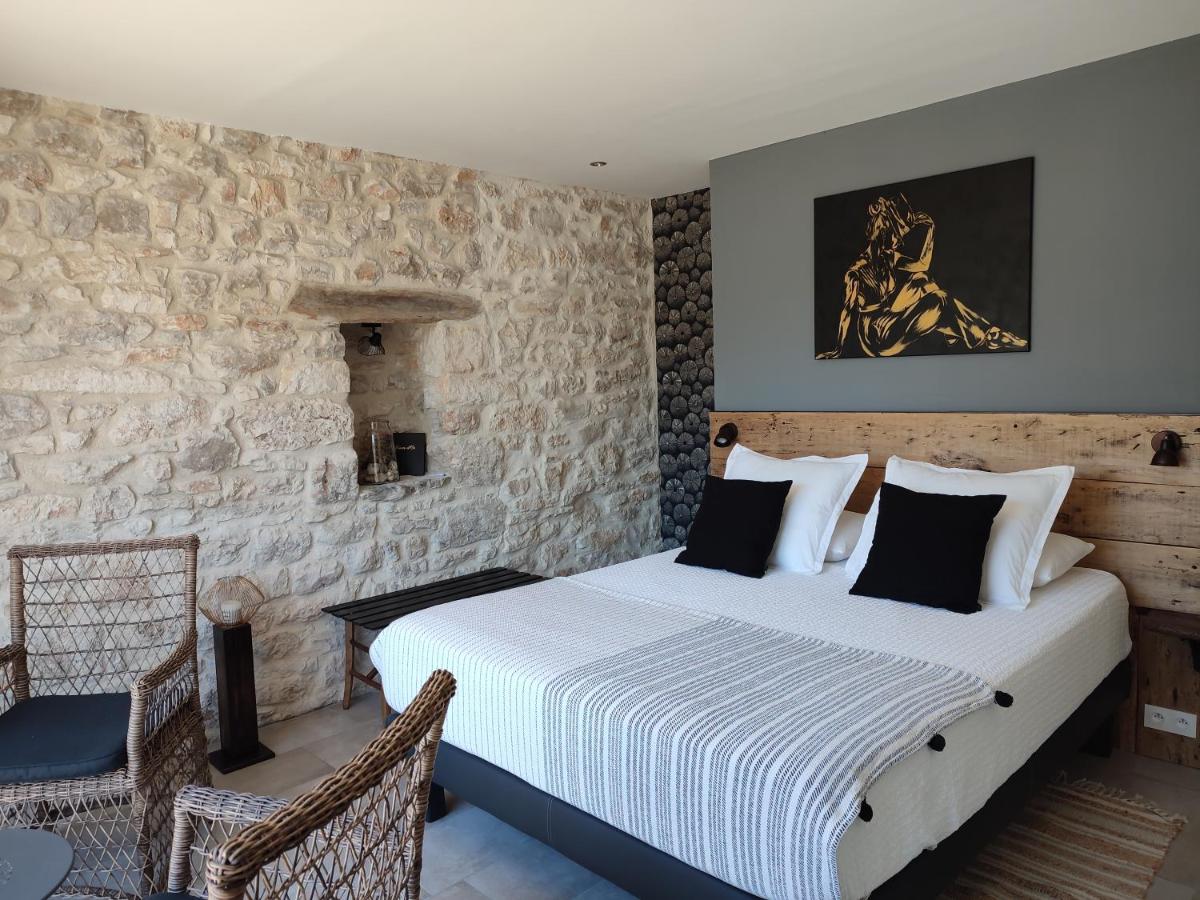 A deux pas de St Cirq Lapopie, La chambre du "cocher" des Murets de L'isa view 2