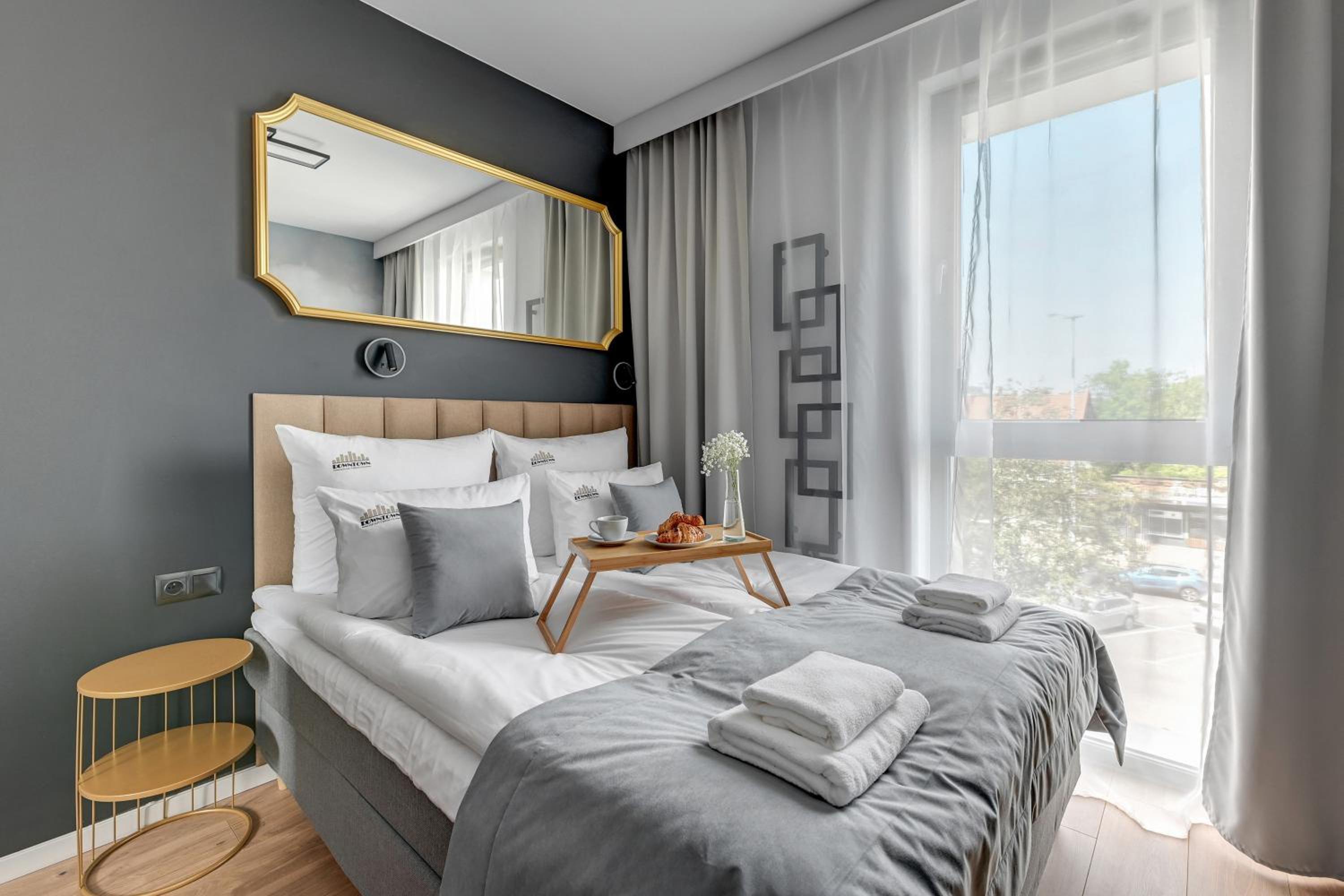 City Center Garden Gates Boutique by Downtown Apartments
