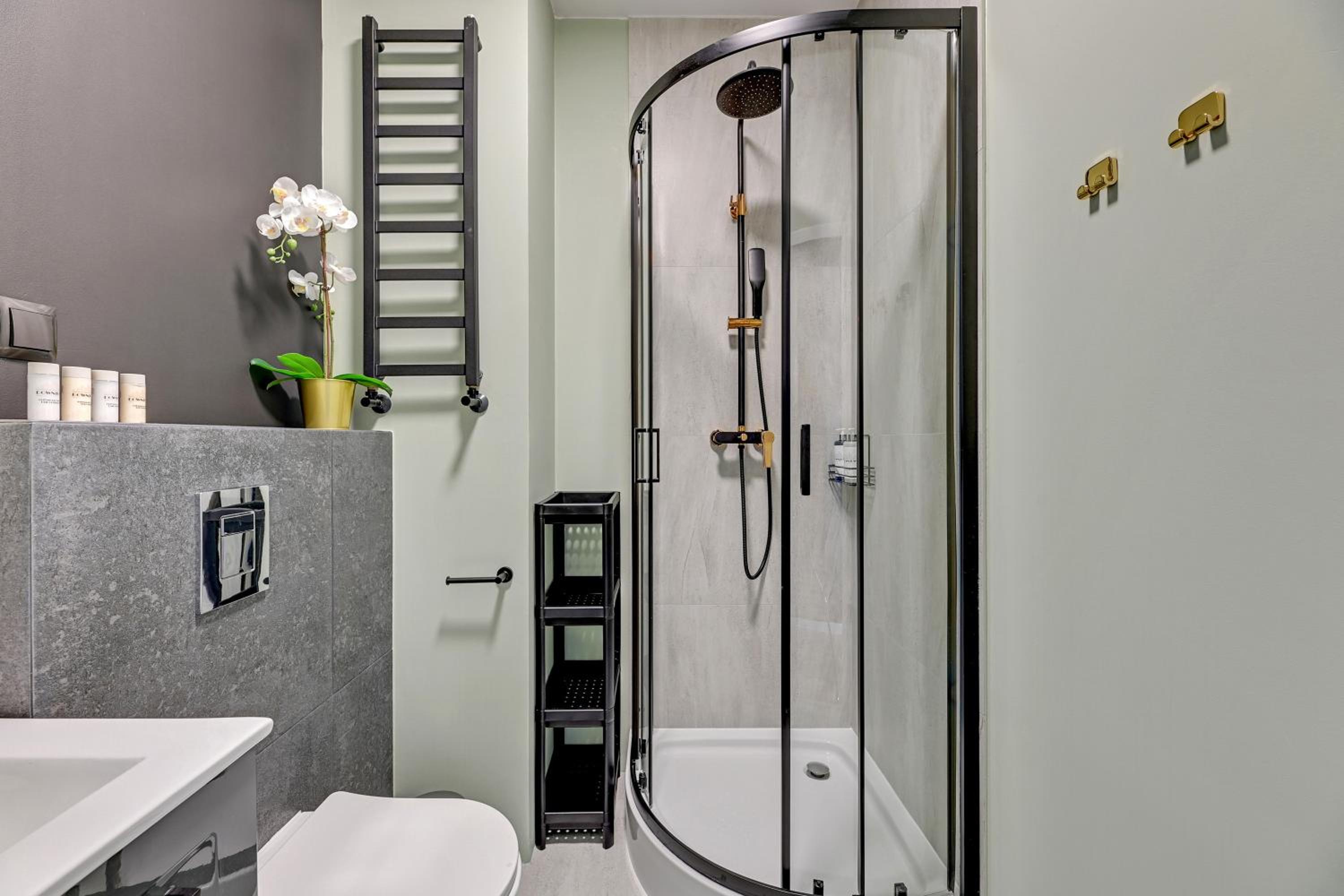 City Center Garden Gates Boutique by Downtown Apartments