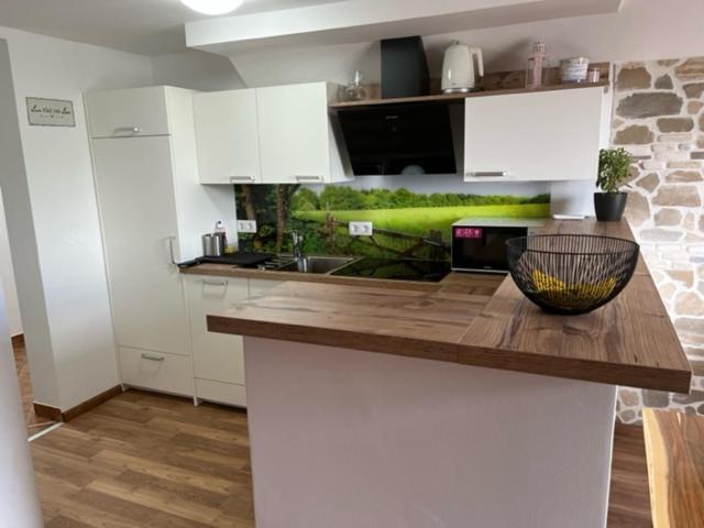 Zemva Stays - Apartma ELA