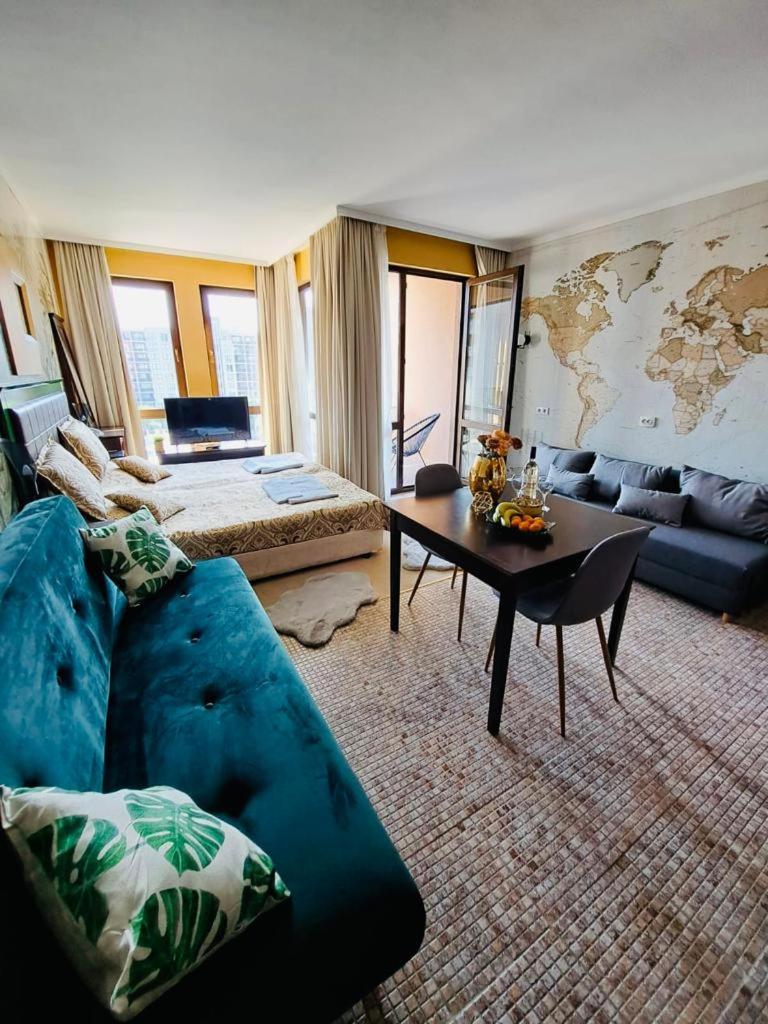 Hotel Private Apartament VIP in Royal Beach - Image 1