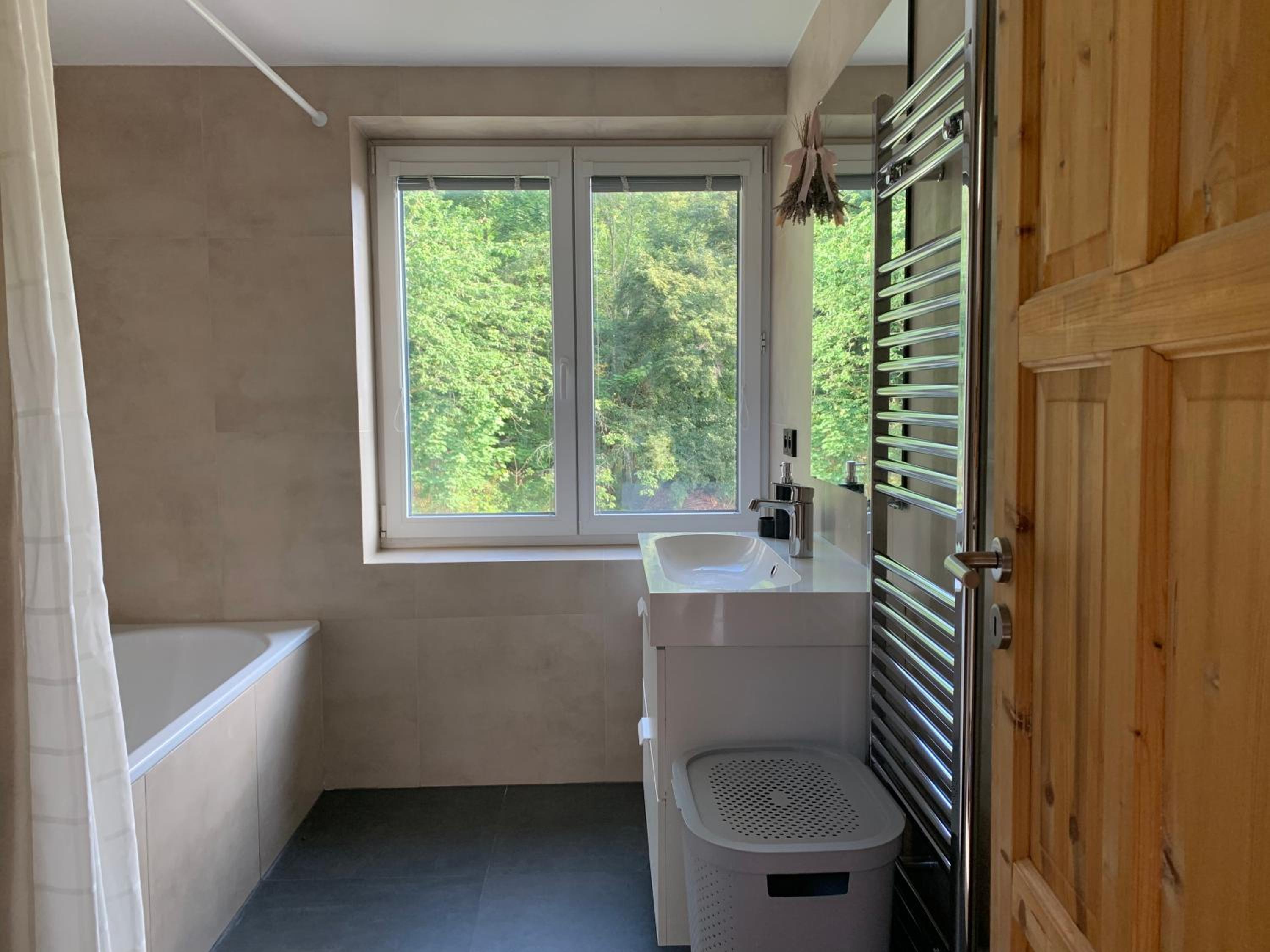 Cosy family house with garden, 12 min from the center