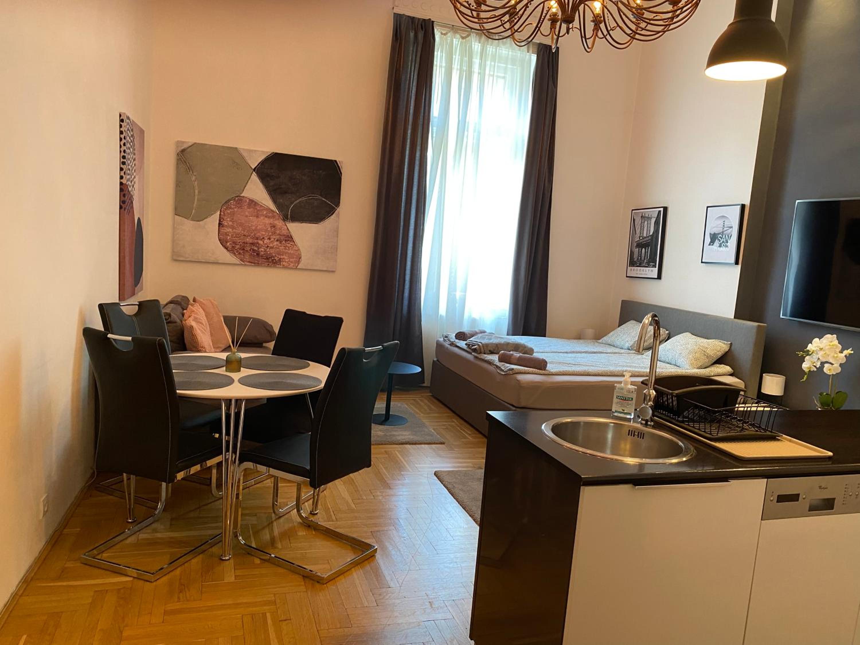 Stylish Apartment by the Vígszínház Theater view 4