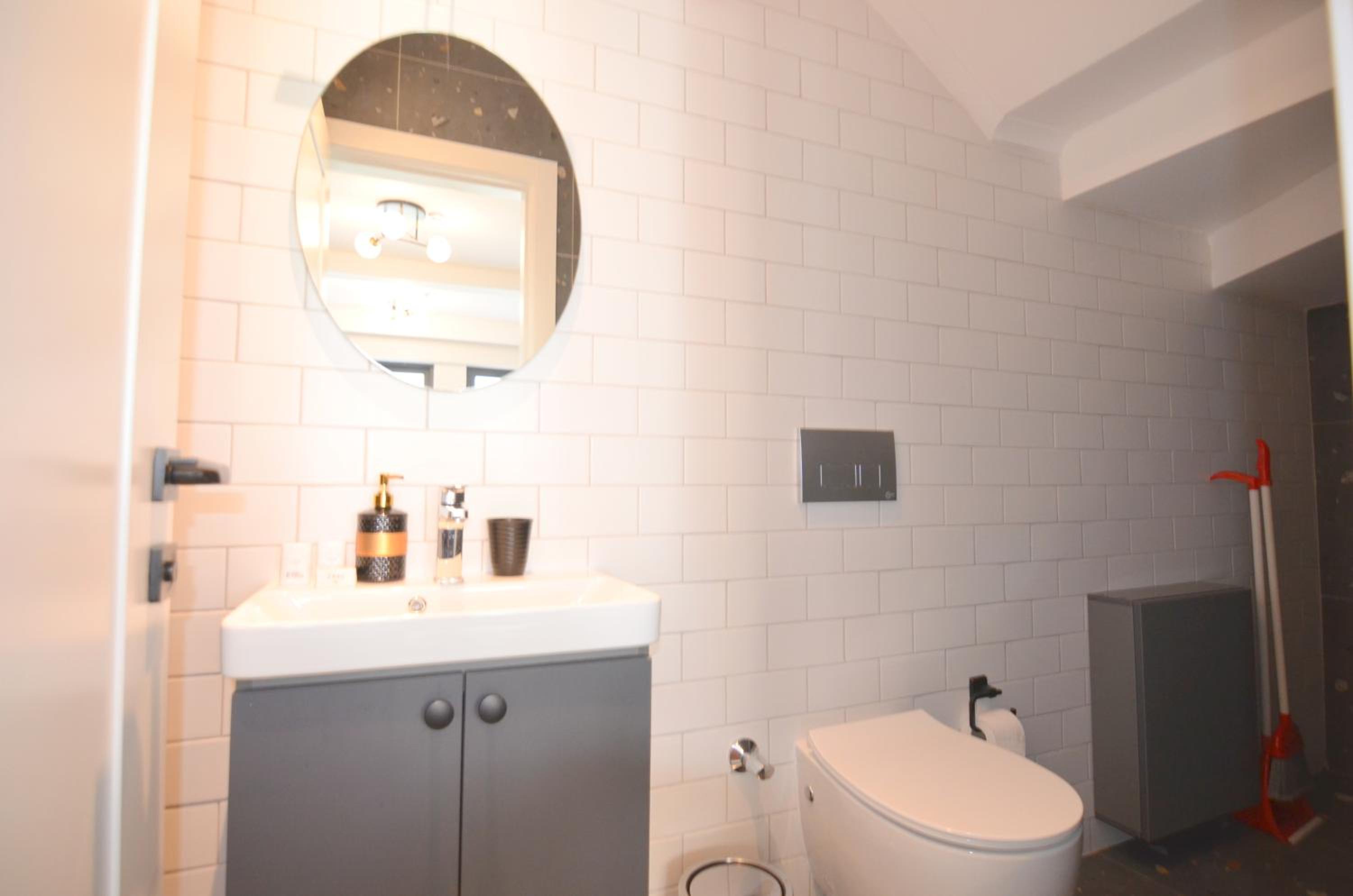 Juglans Suites - Image 44
