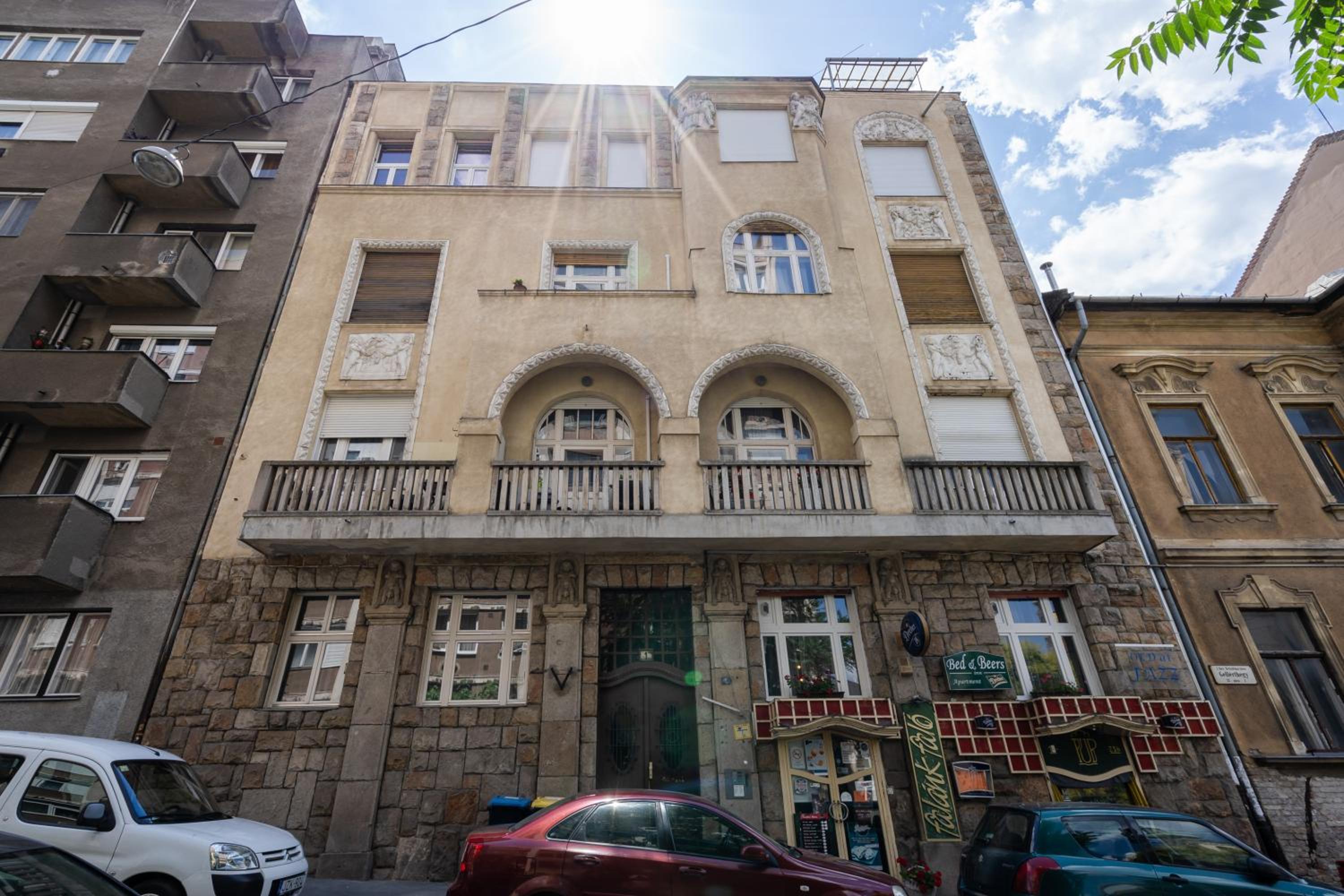 Gellert Mountain Apartment view 4