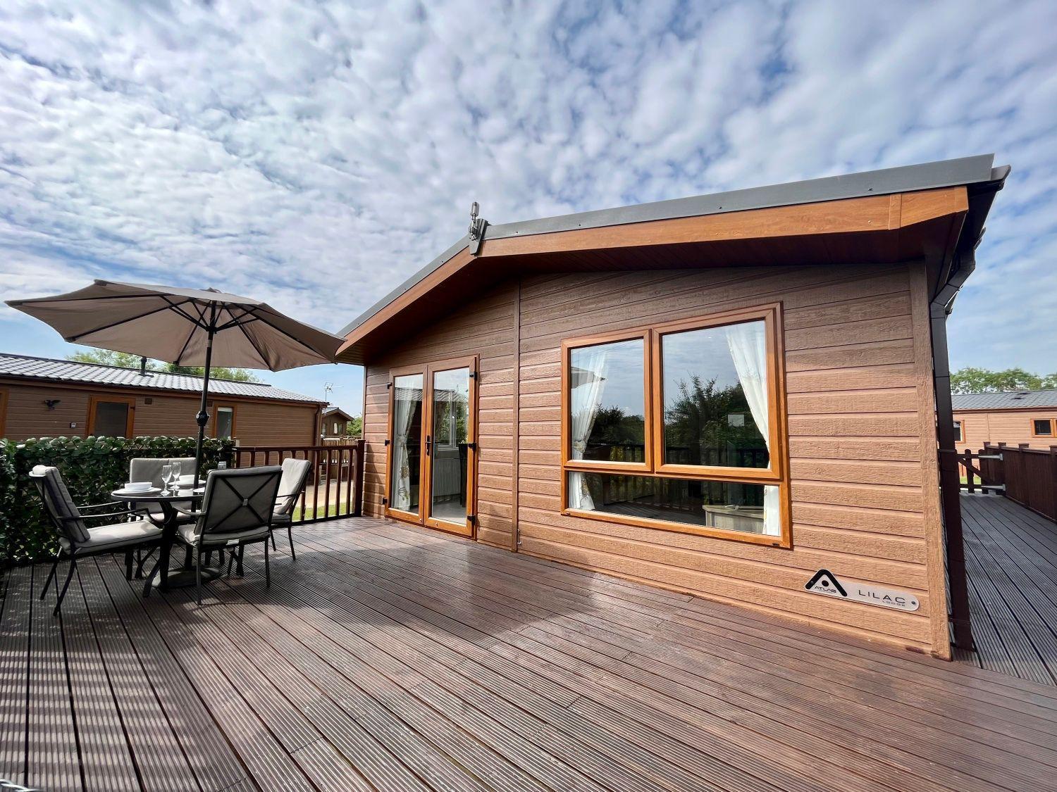 Buttercup Lodge With Hot Tub view 4