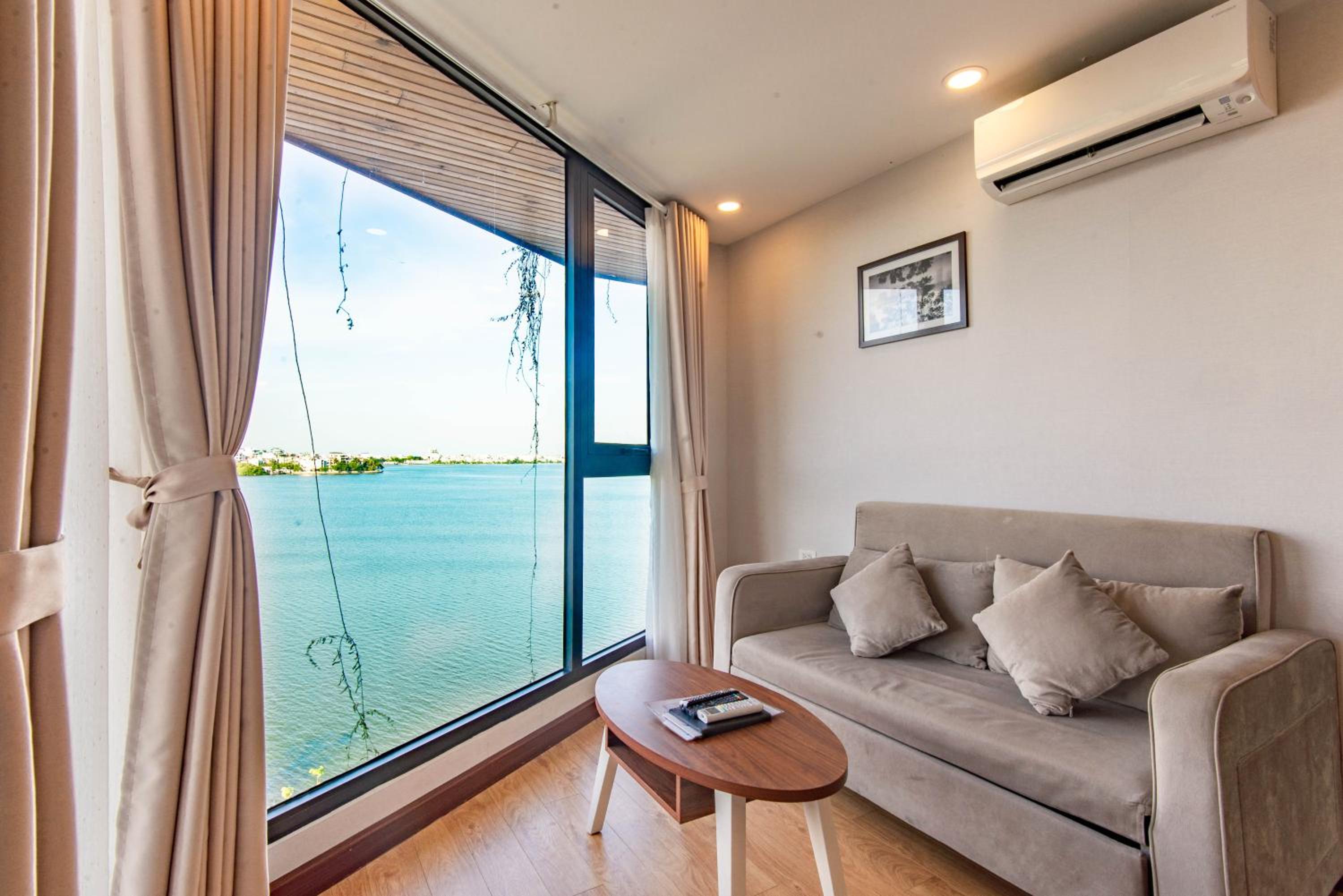 Sunny Moon West Lake Apartment