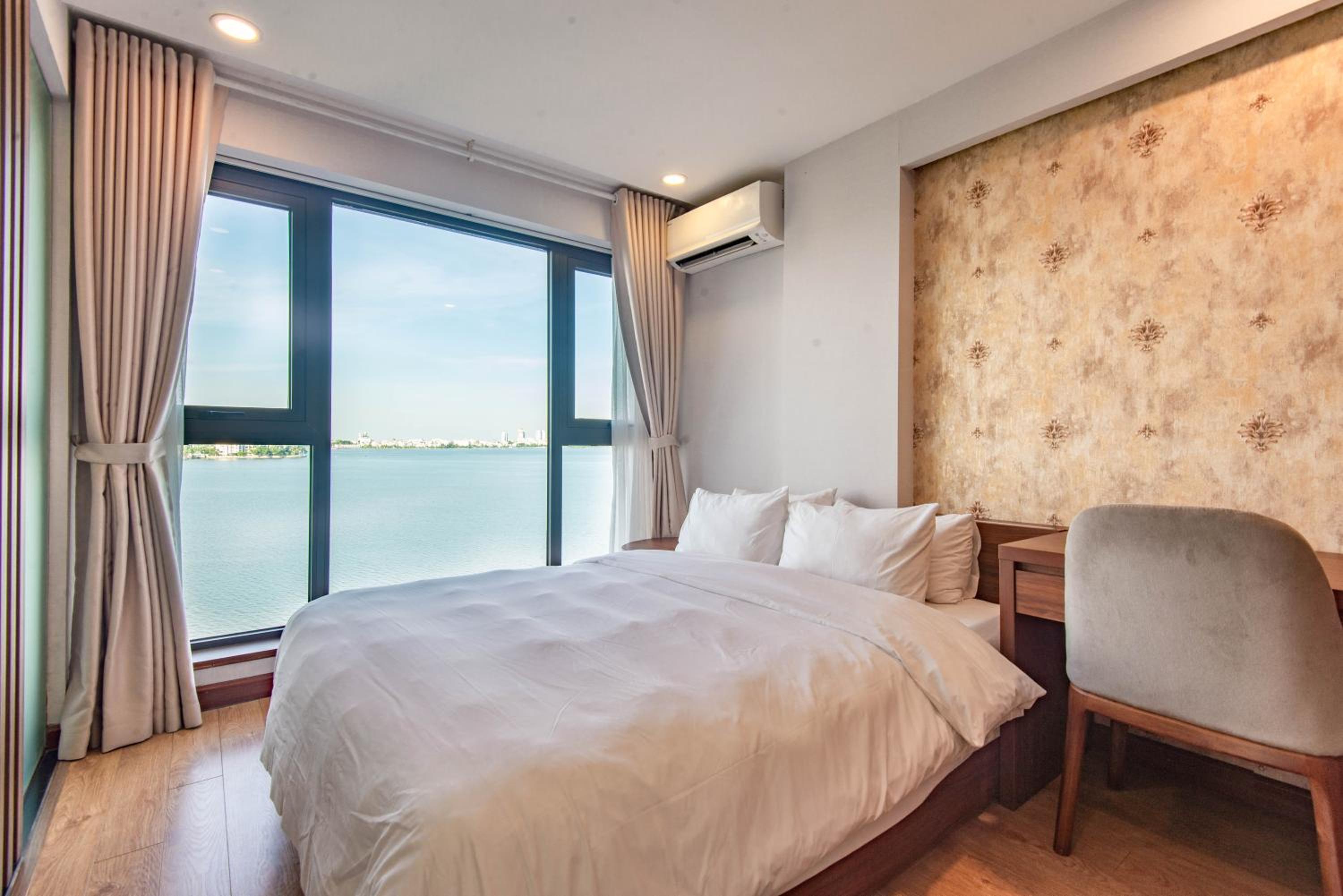 Sunny Moon West Lake Apartment