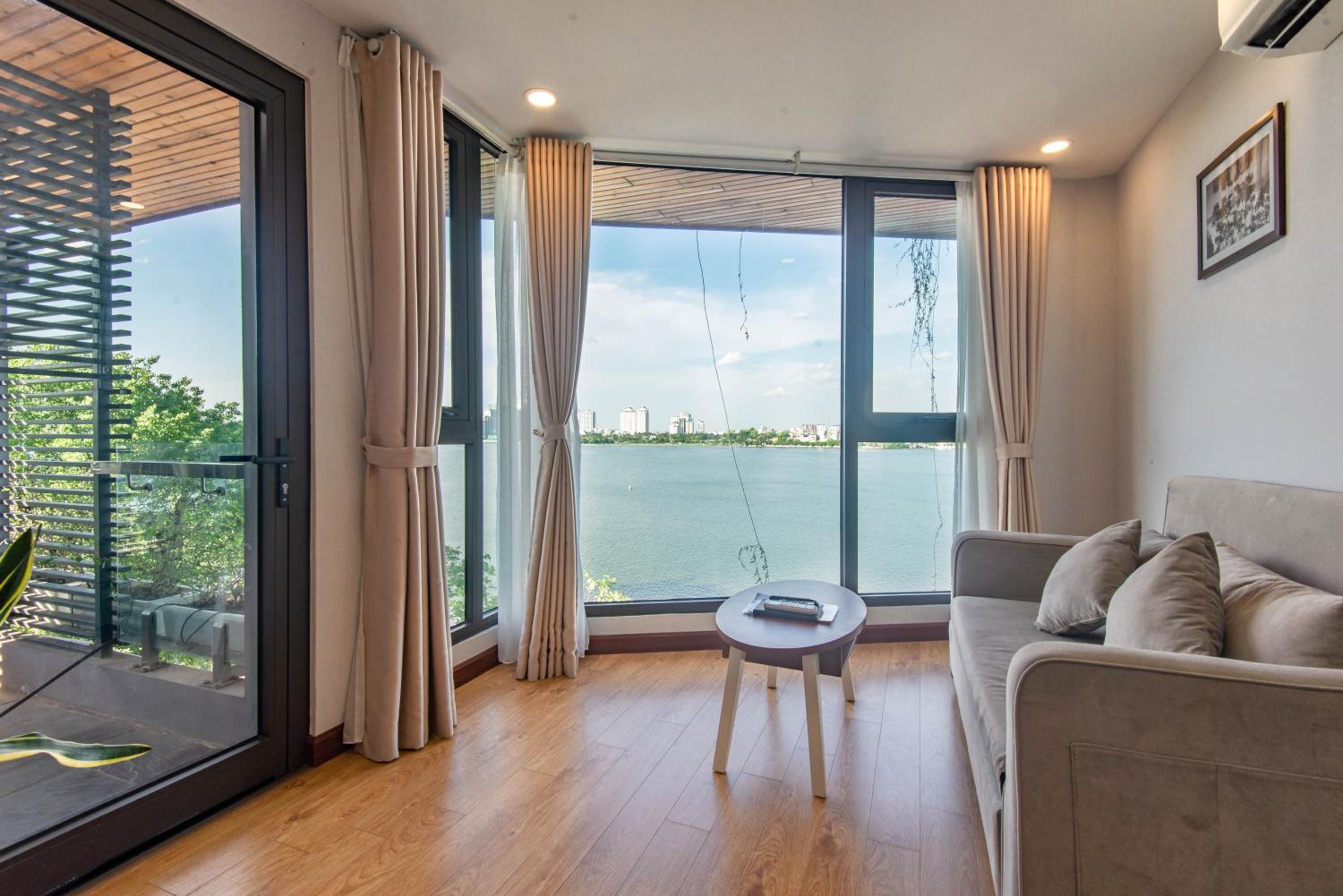 Sunny Moon West Lake Apartment