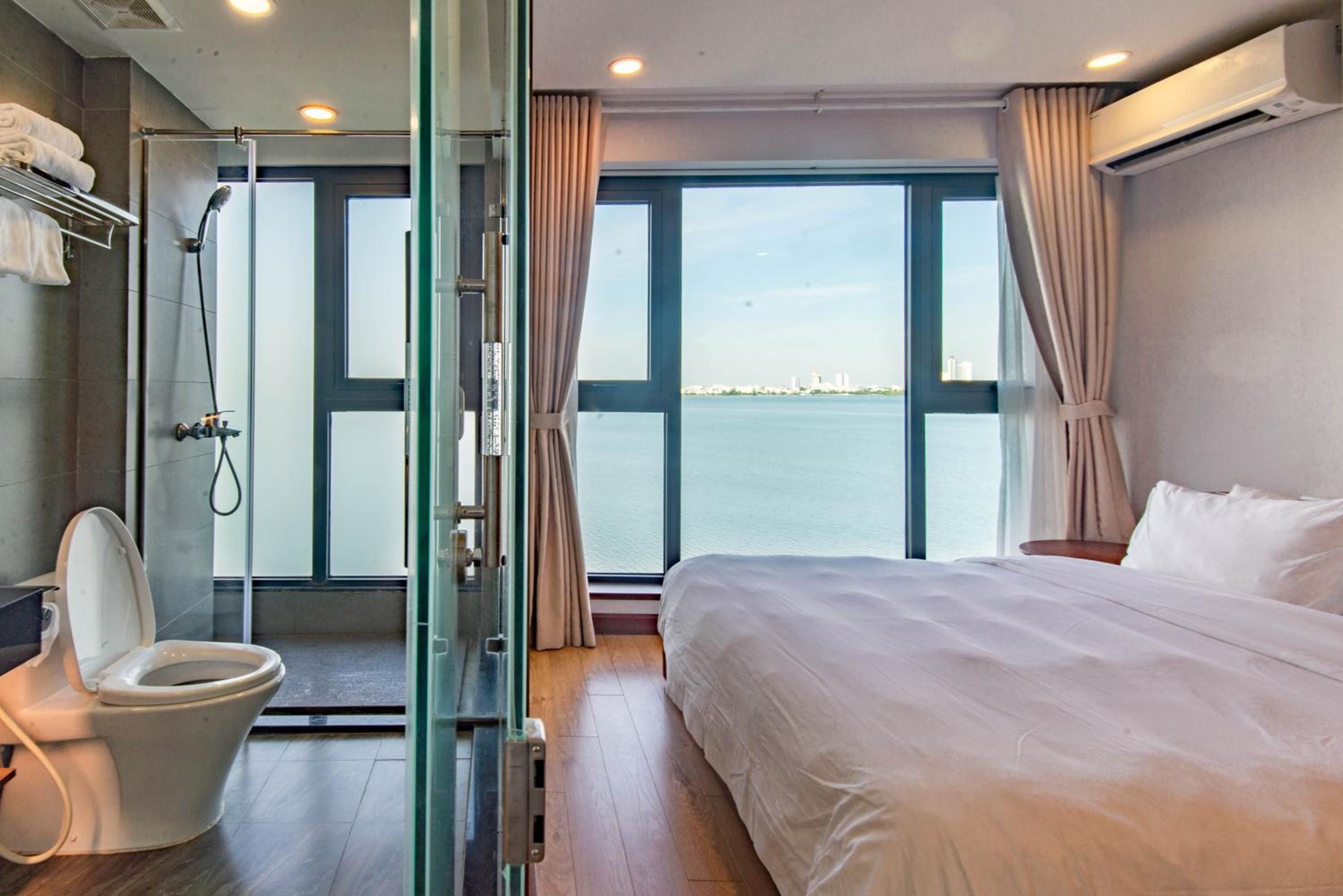 Sunny Moon West Lake Apartment