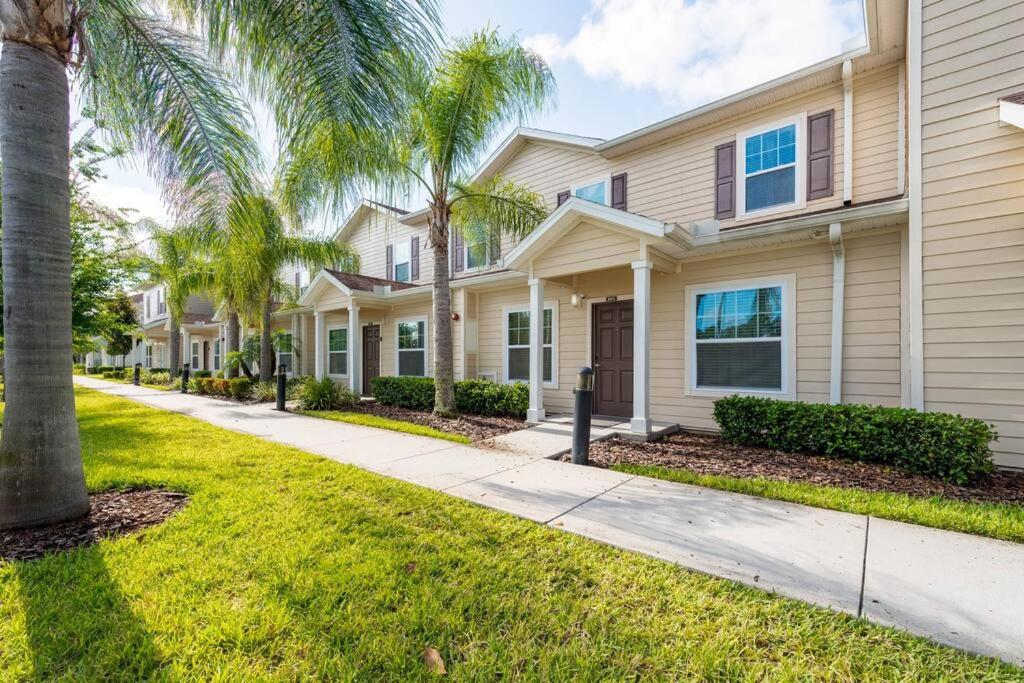 Super Comfy and Spacious 3 Bedroom 15-20 minutes from Disney, with major shopping 4 minutes away