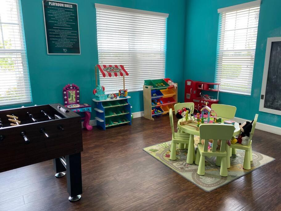Super Comfy and Spacious 3 Bedroom 15-20 minutes from Disney, with major shopping 4 minutes away