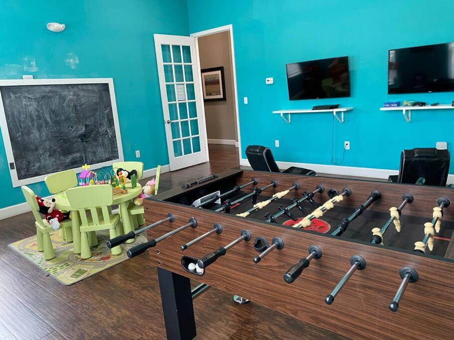 Super Comfy and Spacious 3 Bedroom 15-20 minutes from Disney, with major shopping 4 minutes away