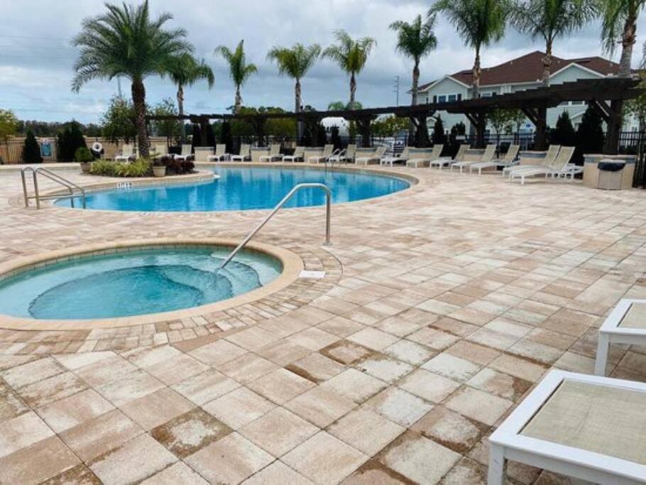 Super Comfy and Spacious 3 Bedroom 15-20 minutes from Disney, with major shopping 4 minutes away