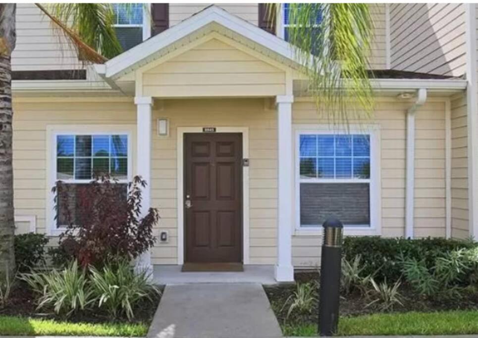 Super Comfy and Spacious 3 Bedroom 15-20 minutes from Disney, with major shopping 4 minutes away