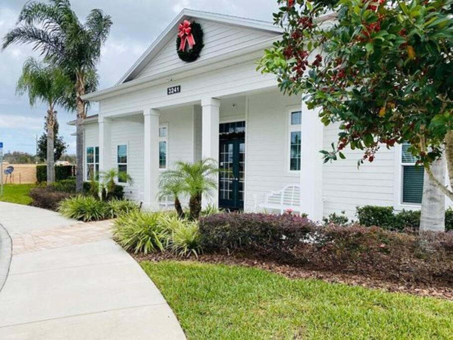Hotel Super Comfy and Spacious 3 Bedroom 10 minutes from Disney, with major shopping 4 minutes away - Image 1