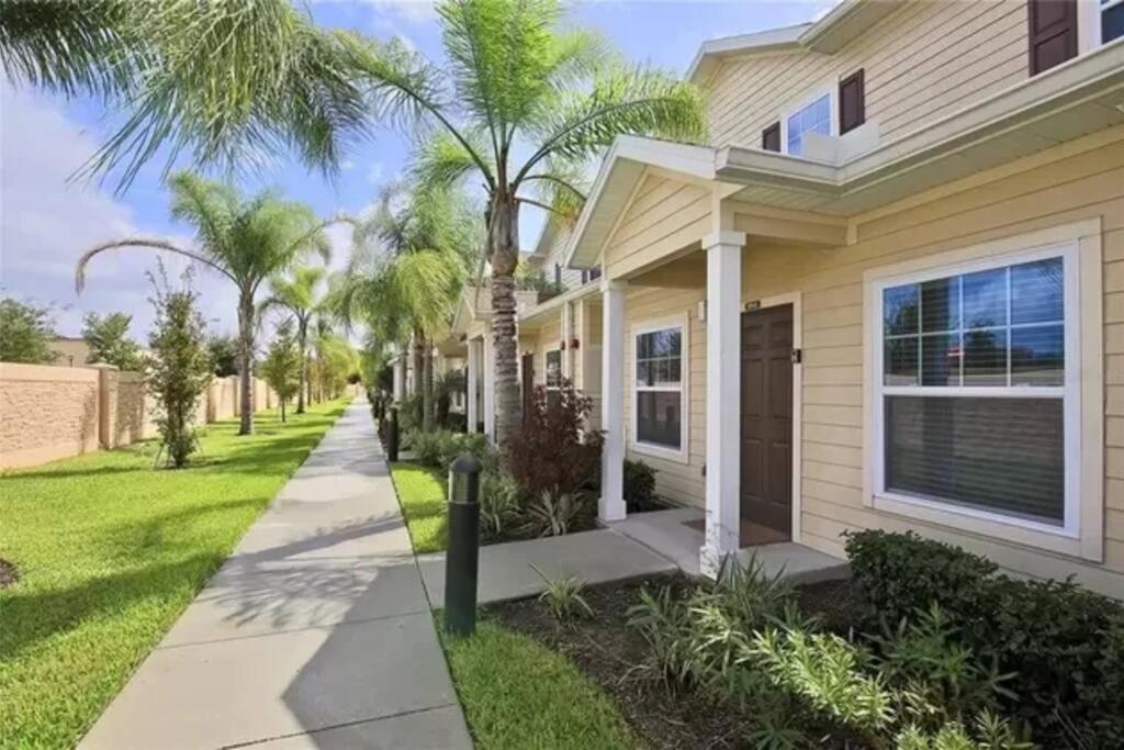 Super Comfy and Spacious 3 Bedroom 15-20 minutes from Disney, with major shopping 4 minutes away