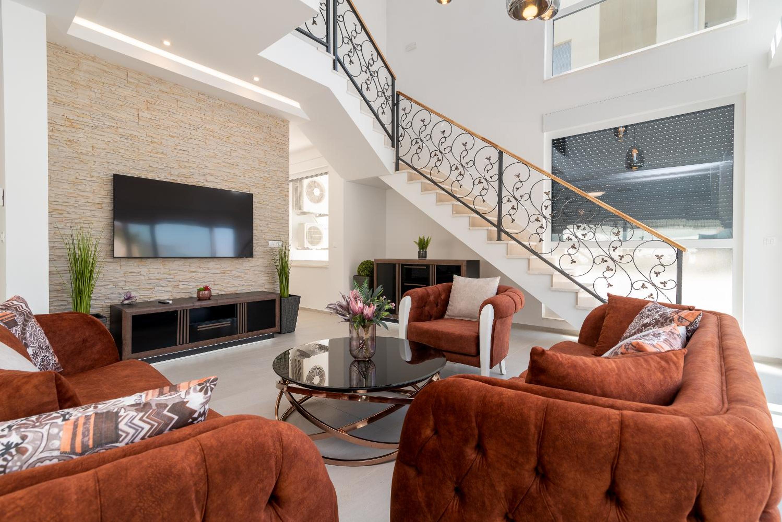 Luxury Villa Sun Stone heated pool & whirlpool view 5
