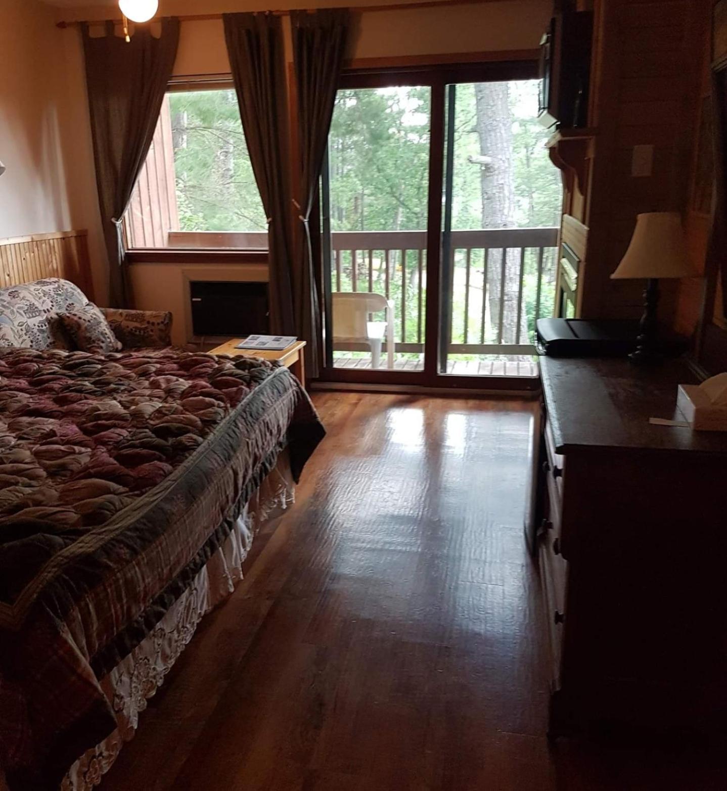 Westwind Inn on the Lake