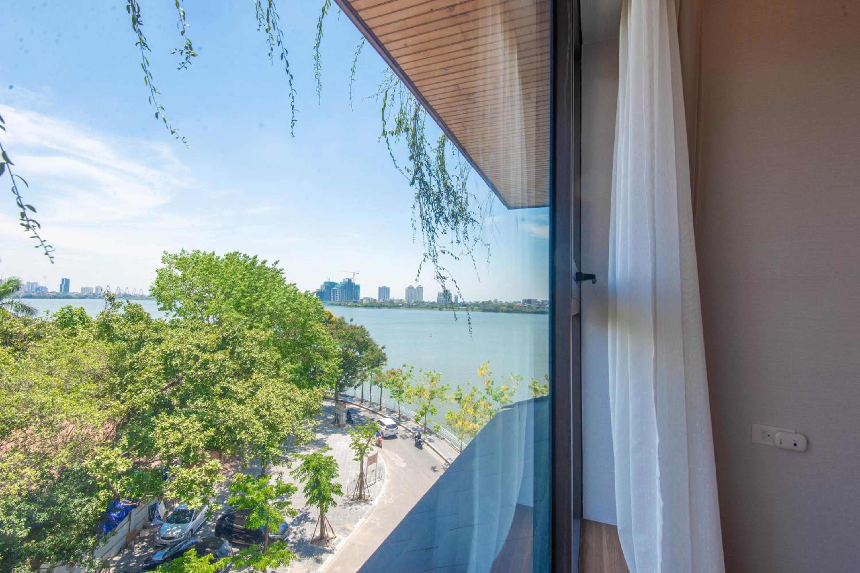 Sunny Moon West Lake Apartment