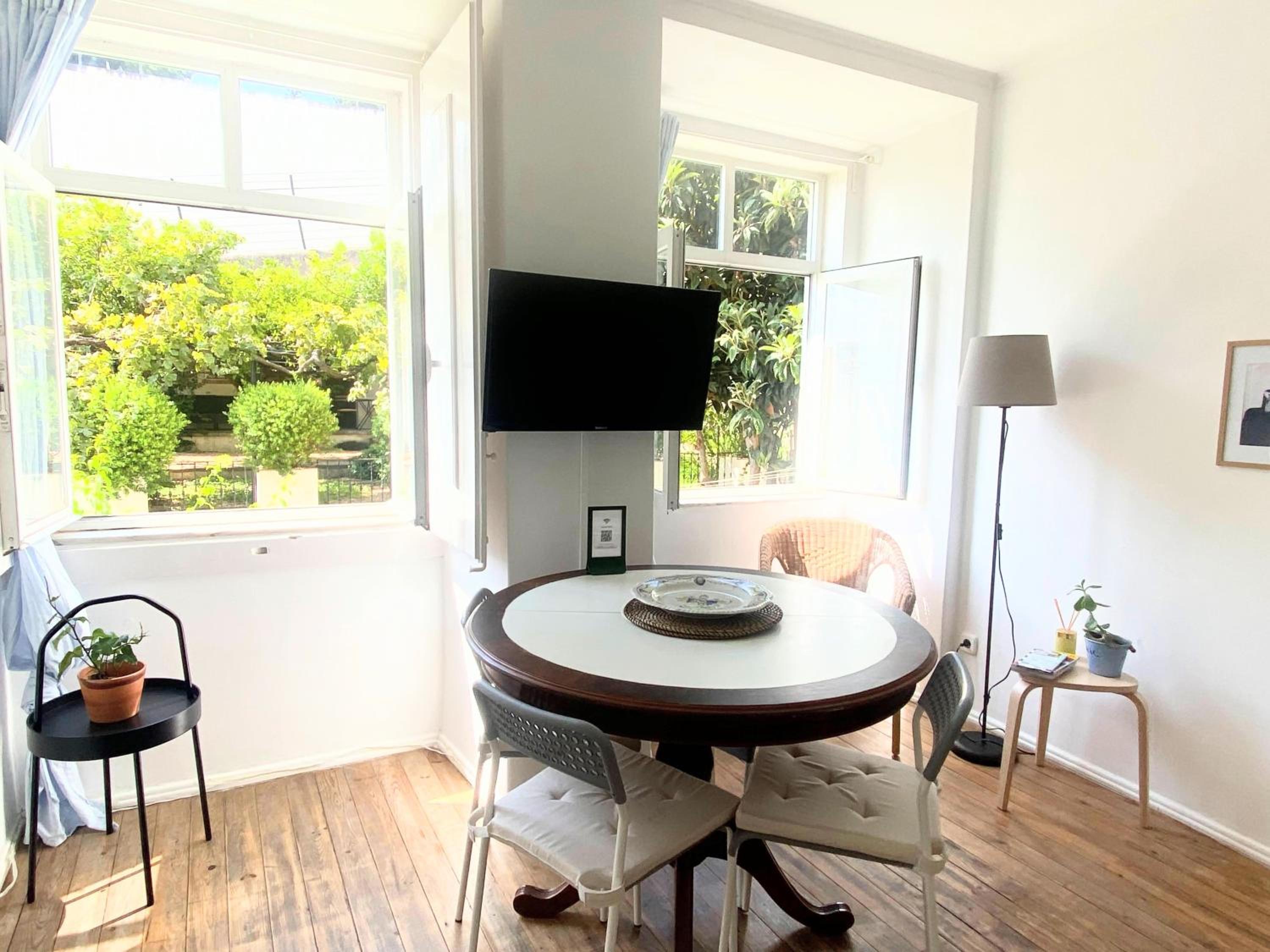 Portuguese apartment in the heart of Lisbon view 4