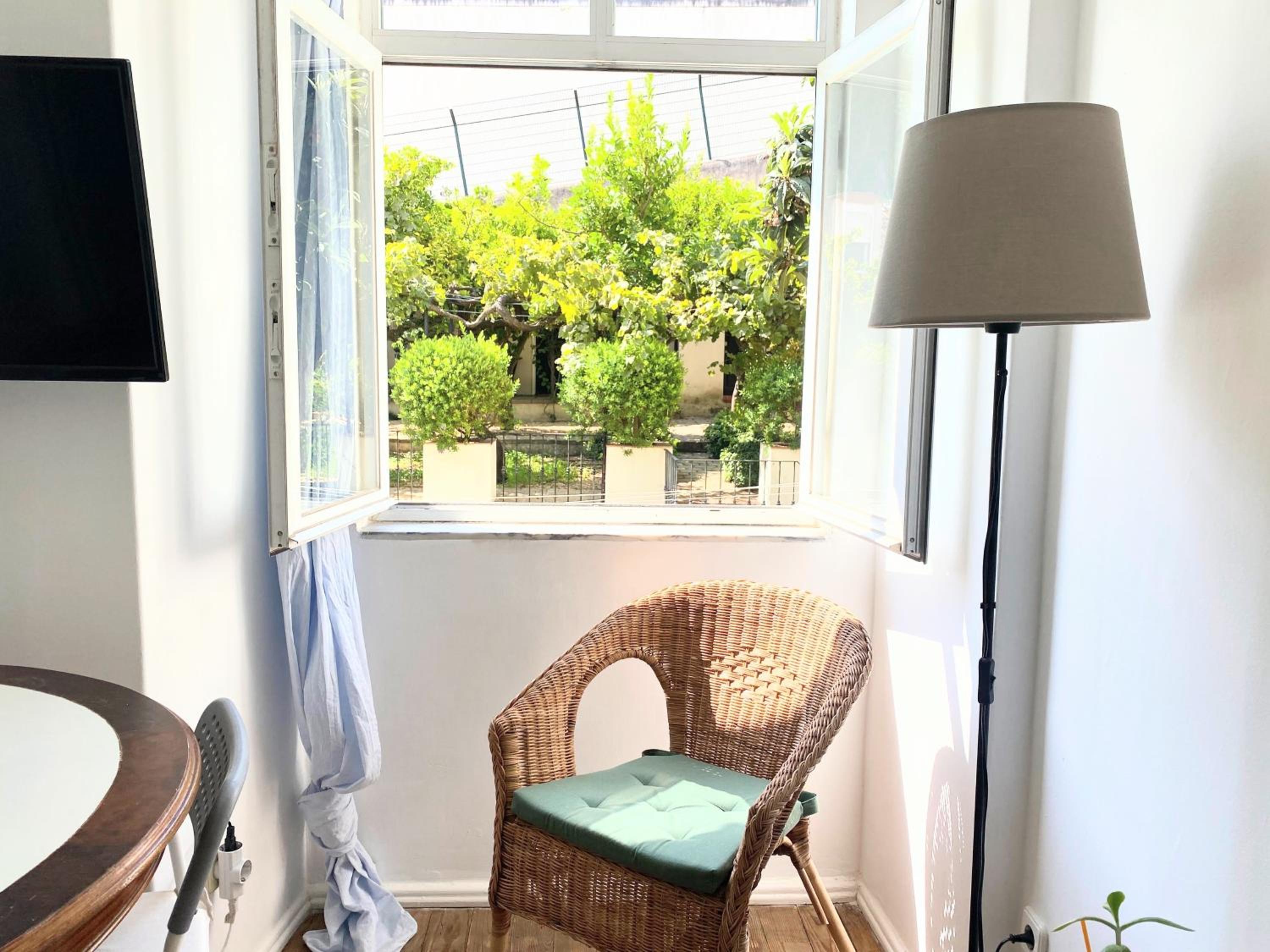 Portuguese apartment in the heart of Lisbon view 5