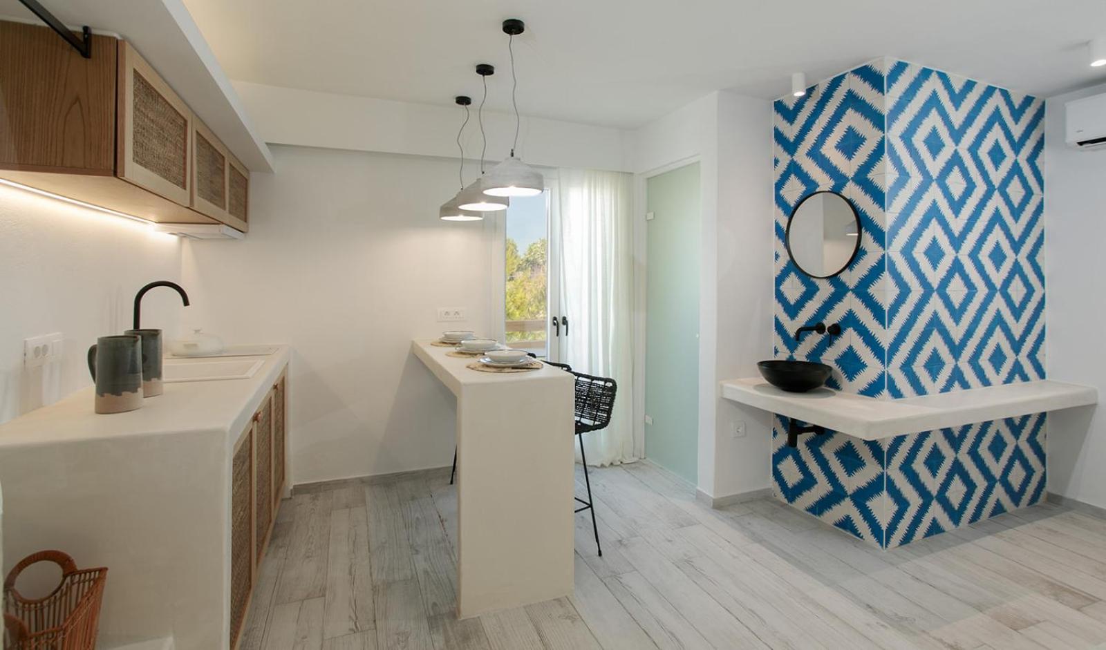 Hermes Luxury Suites view 4
