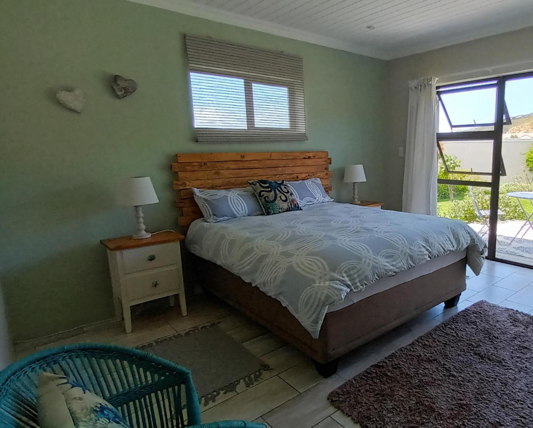 En-suite, private room, free WIFI in Plett view 5