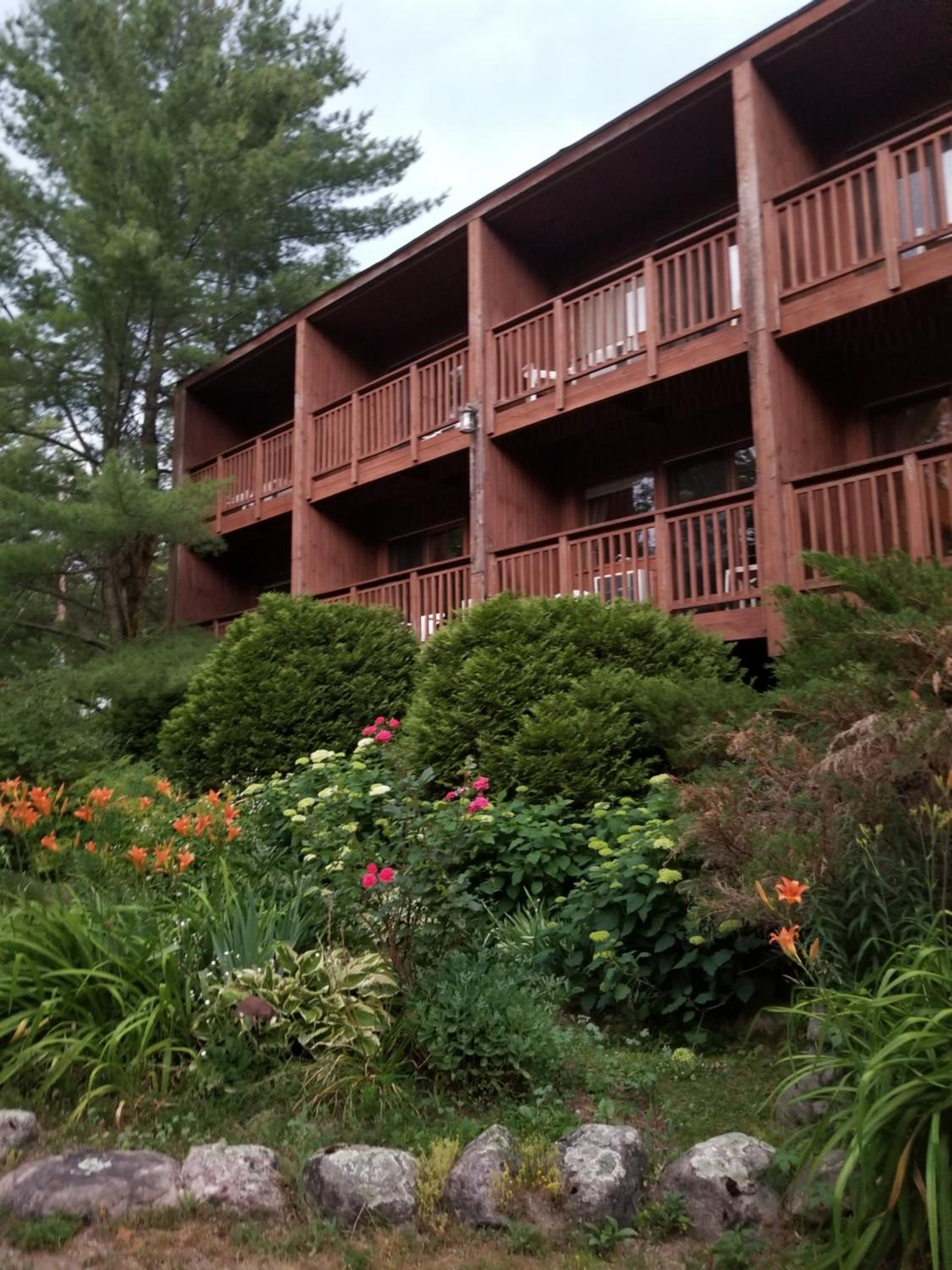 Westwind Inn on the Lake