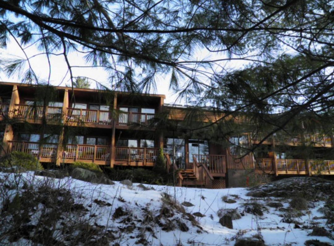 Westwind Inn on the Lake