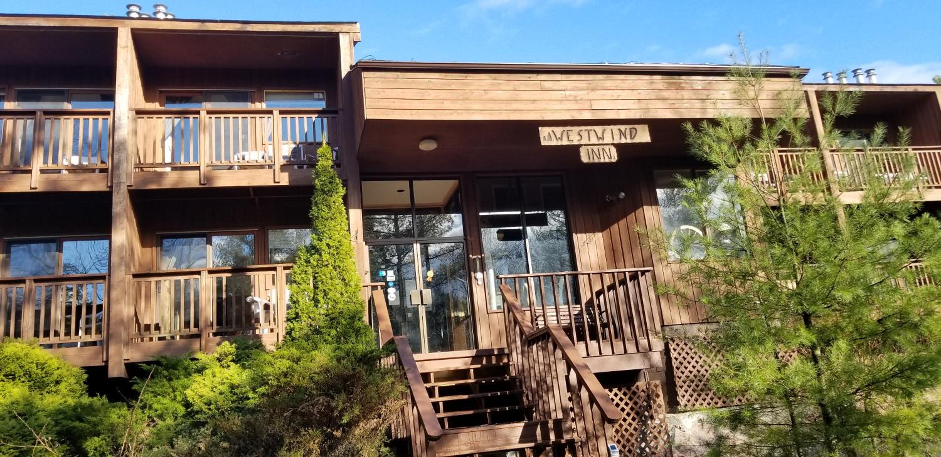 Westwind Inn on the Lake